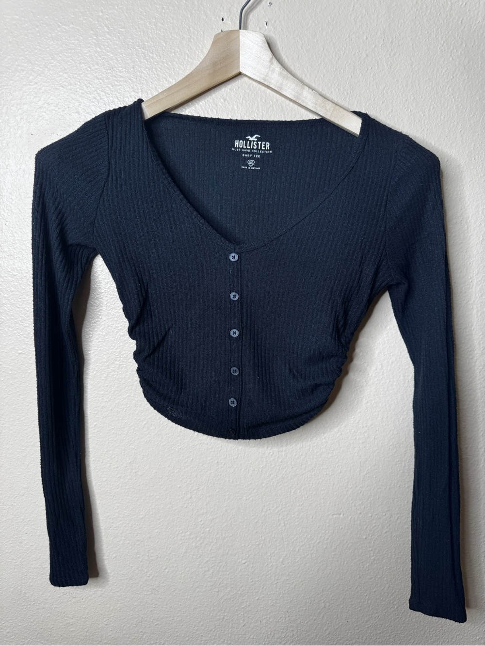 Hollister Black Ribbed Button-Front Long-Sleeve Crop Top